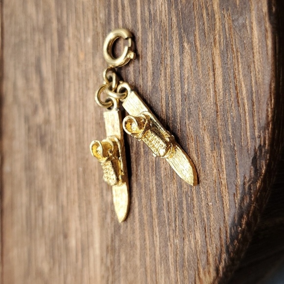 Monet vintage ski charm pendant - Picture 1 of 2